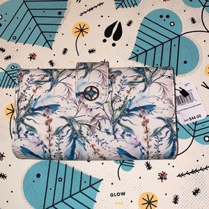 Mundi Wallet Trifold Accordian Clutch Flowers